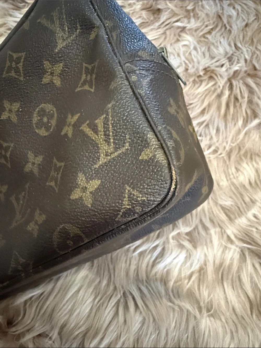 Louis Vuitton Trousse 28